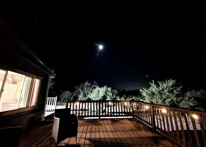 Holiday home Modern With Arcade, Foosball Table And Fire Pit In Meadview, Arizona