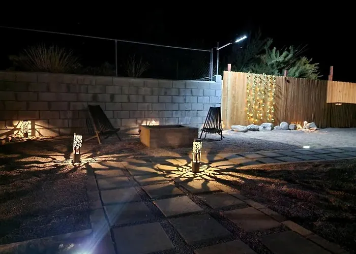 Holiday home Modern With Arcade, Foosball Table And Fire Pit In Meadview, Arizona *