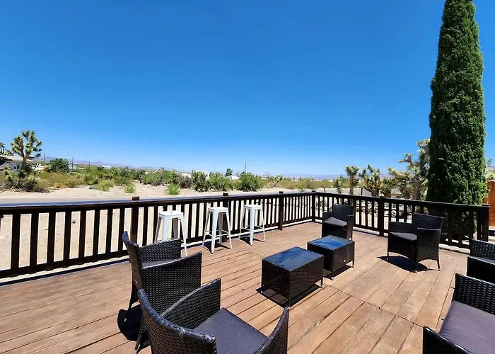 Holiday home Modern With Arcade, Foosball Table And Fire Pit In Meadview, Arizona