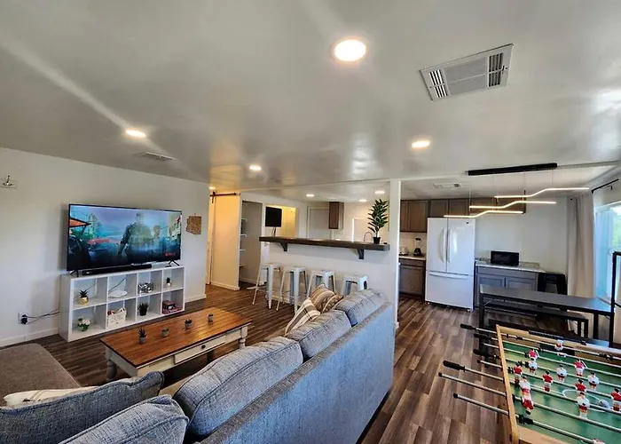 Holiday home Modern With Arcade, Foosball Table And Fire Pit In Meadview, Arizona *