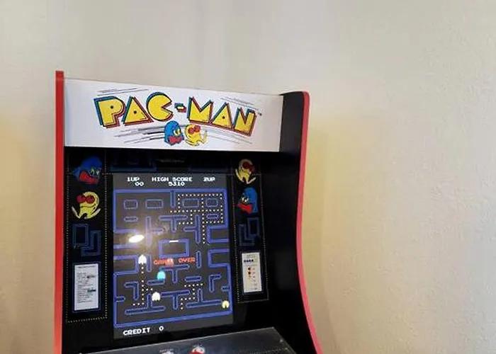 Modern With Arcade, Foosball Table And Fire Pit In Meadview, Arizona Holiday home *