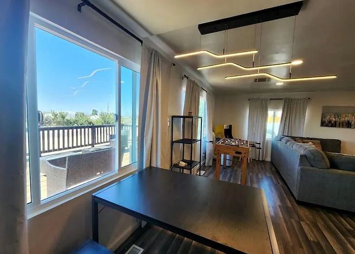 Holiday home Modern With Arcade, Foosball Table And Fire Pit In Meadview, Arizona *