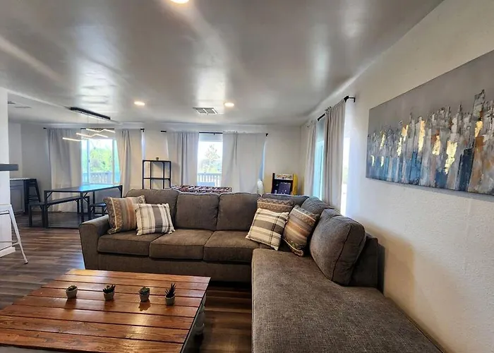Modern With Arcade, Foosball Table And Fire Pit In Meadview, Arizona Holiday home Meadview