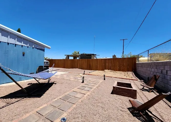 Modern With Arcade, Foosball Table And Fire Pit In Meadview, Arizona Holiday home