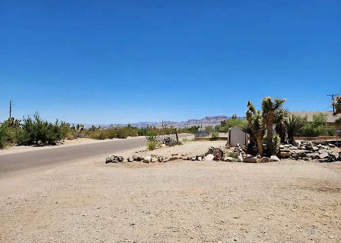 Modern With Arcade, Foosball Table And Fire Pit In Meadview, Arizona Holiday home