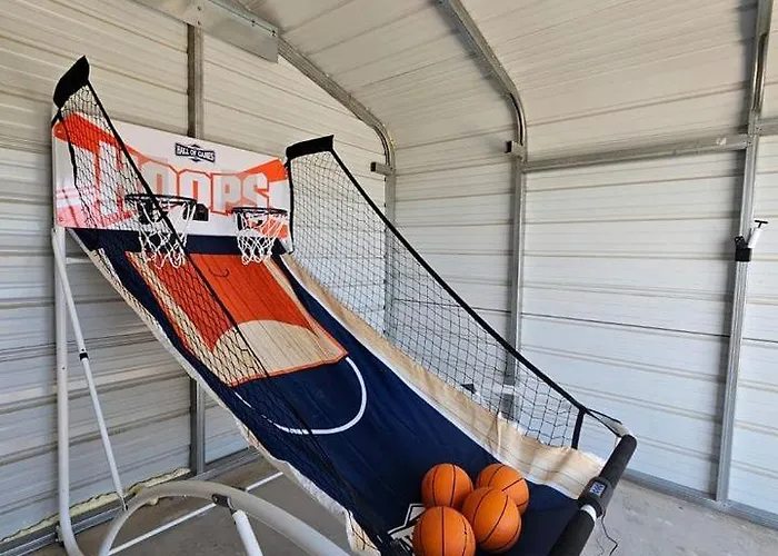 Modern With Arcade, Foosball Table And Fire Pit In Meadview, Arizona Holiday home